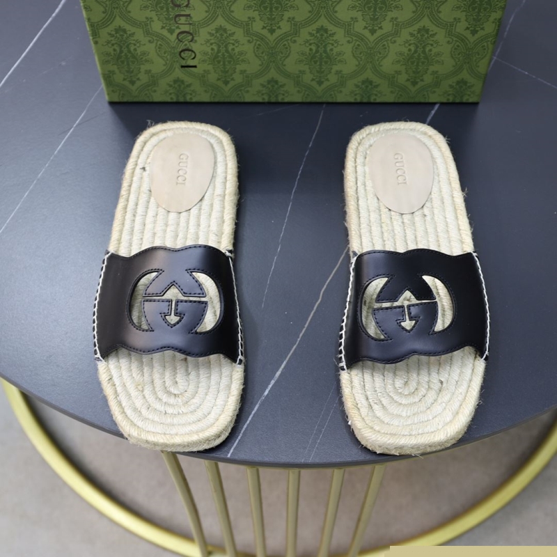 G*u*i slippers